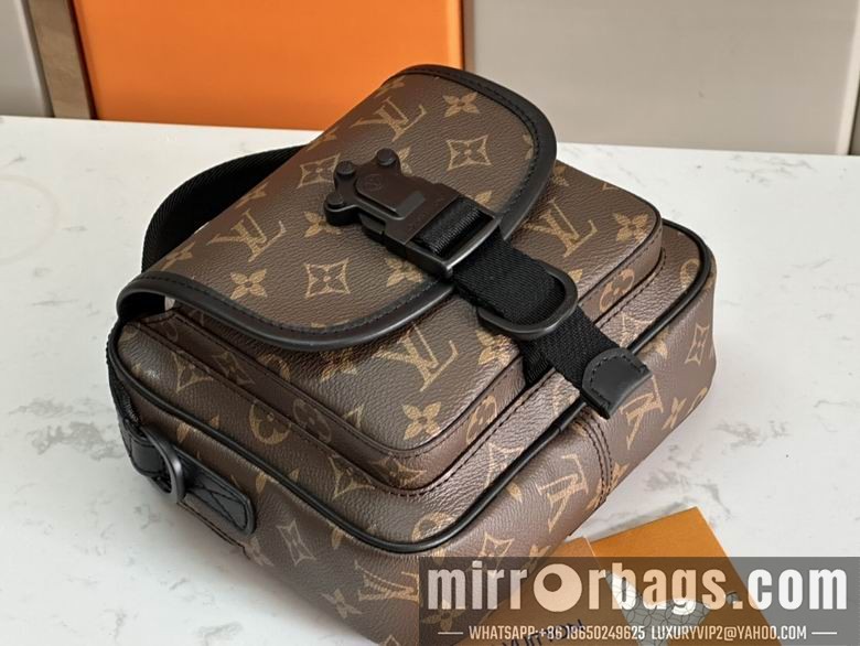 1:1 Louis Vuitton Bags Quest 46973 18X18X10cm WP
