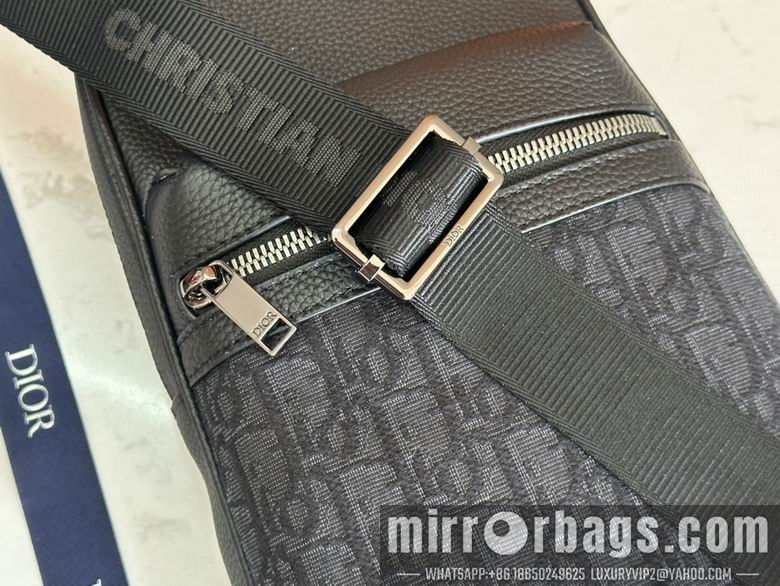 1:1 Louis Vuitton Bags 93915 17X26X8cm WP 2colour