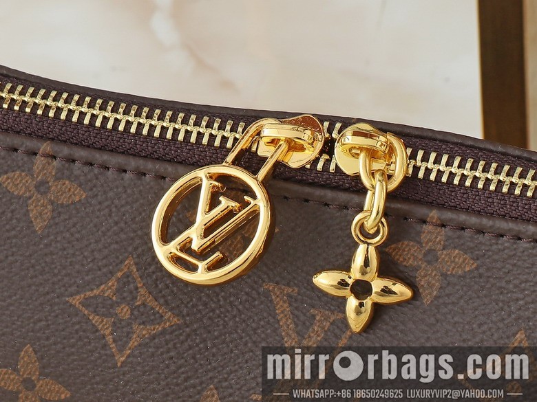 1:1 Louis Vuitton Bags Sevres M12174 25x13x5cm ss7