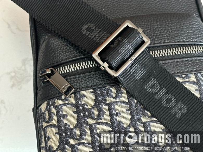 1:1 Louis Vuitton Bags 93915 17X26X8cm WP 2colour