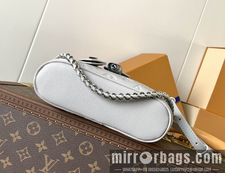 1:1 Louis Vuitton Bags M13593 11.5X6.5X19cm WP