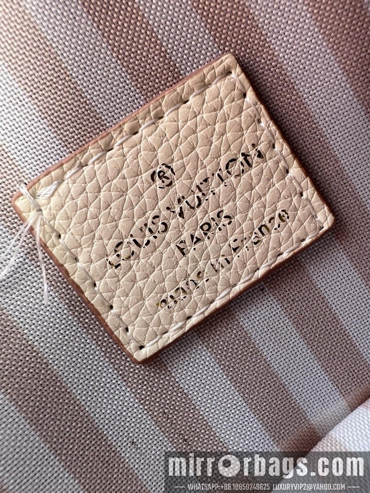 1:1 Louis Vuitton Bags Diane M13642 19x10.5x6cm ss
