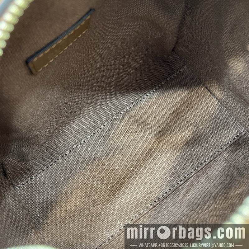Gucci Bags 859975 20x13x13cm MP3