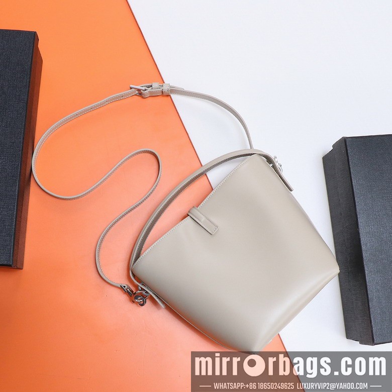 YSL Bags YSL 749036 17x20x13cm 8D3