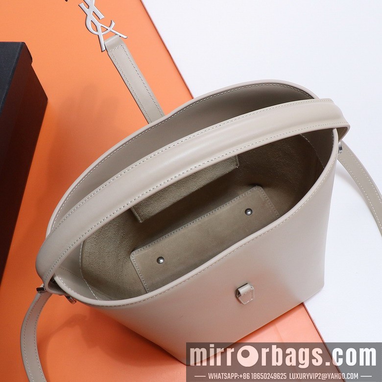 YSL Bags YSL 749036 17x20x13cm 8D3