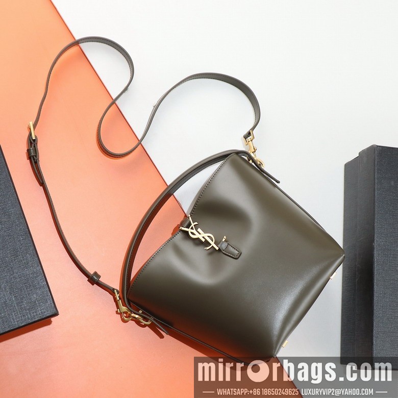 YSL Bags YSL 749036 17x20x13cm 8D4