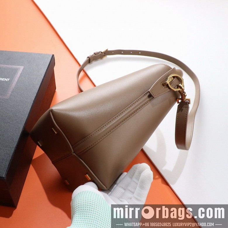 YSL Bags YSL 749036 17x20x13cm 8D5