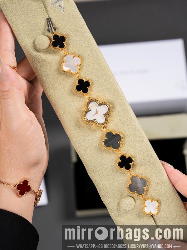 Van Cleef & Arpels 27mm 080605 Watch