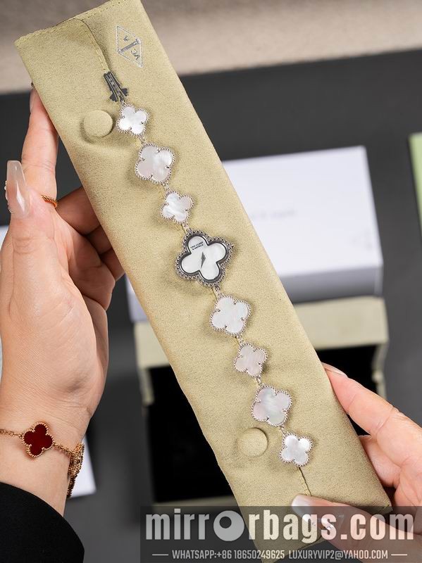 Van Cleef & Arpels 27mm 080605 Watch