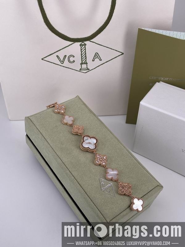 Van cleef & Arpels 22.4mm 010502 Watch