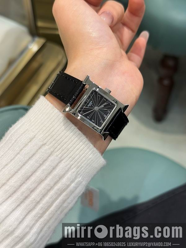 Hermes M26mm S21mm 111420 Watch
