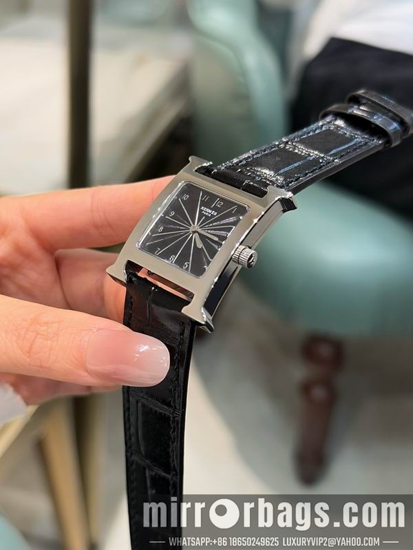 Hermes M26mm S21mm 111420 Watch