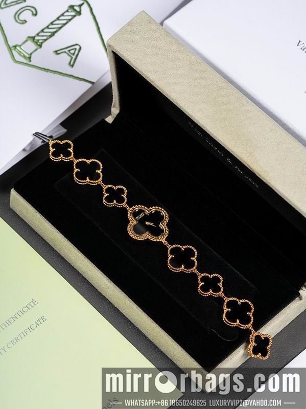 Van Cleef & Arpels 27mm 080605 Watch