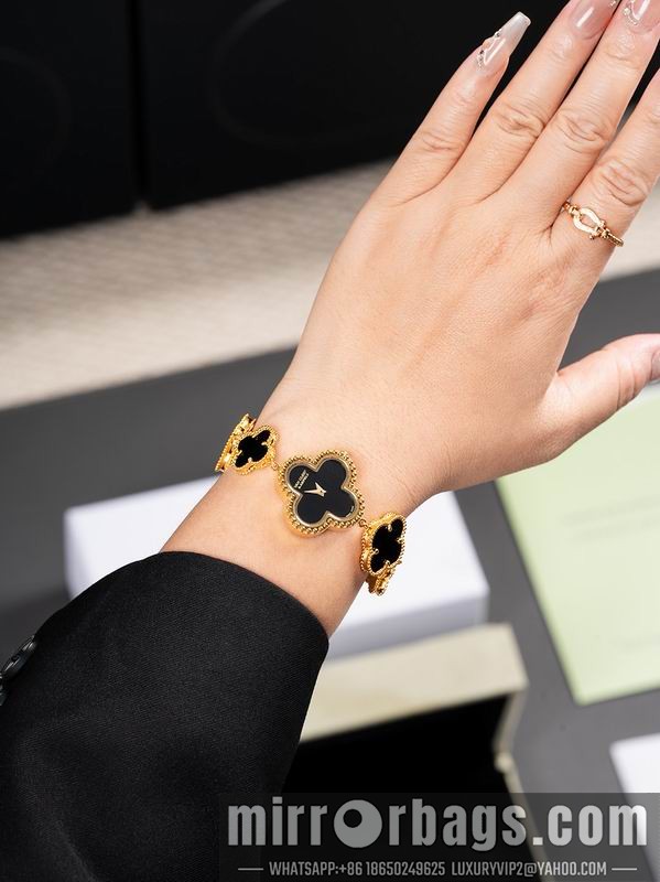 Van Cleef & Arpels 27mm 080605 Watch