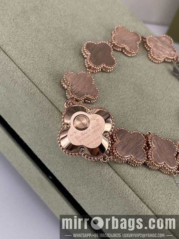 Van cleef & Arpels 22.4mm 010502 Watch