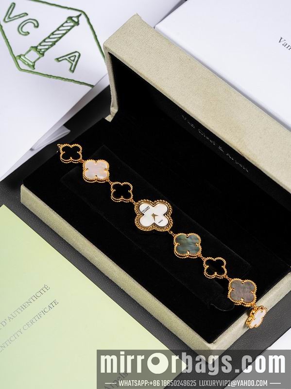 Van Cleef & Arpels 27mm 080605 Watch