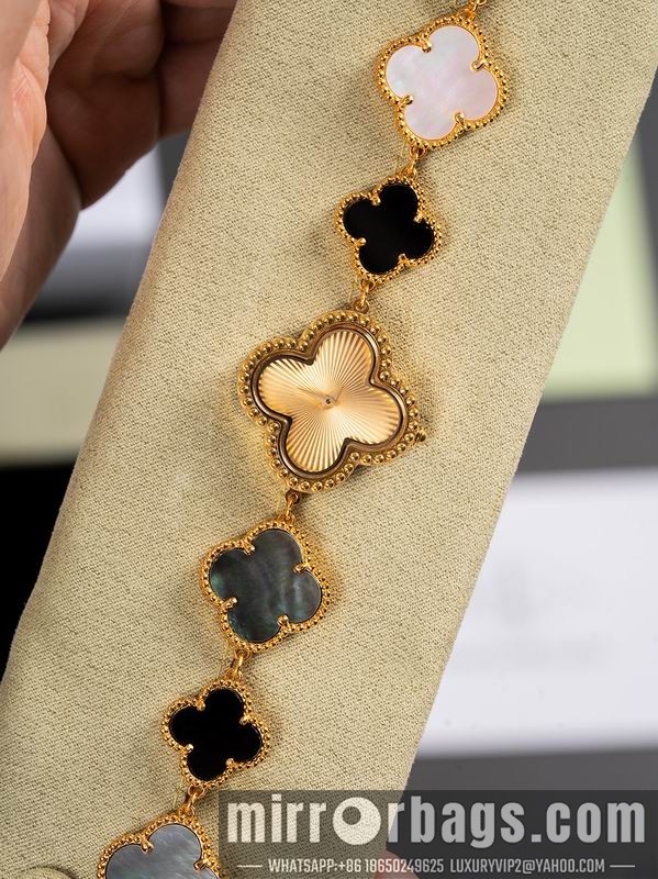 Van Cleef & Arpels 27mm 080605 Watch