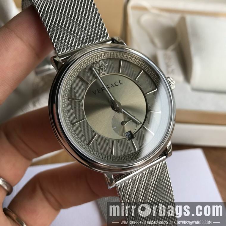 Versace men 42mm M04 Watch