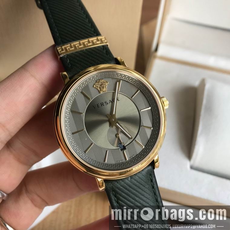 Versace men 42mm M04 Watch