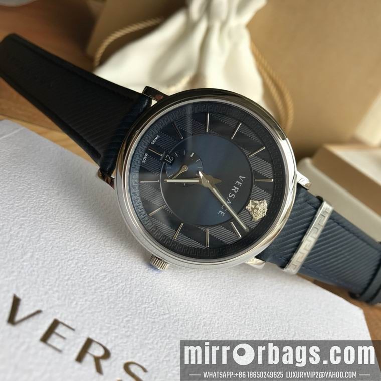 Versace men 42mm M04 Watch