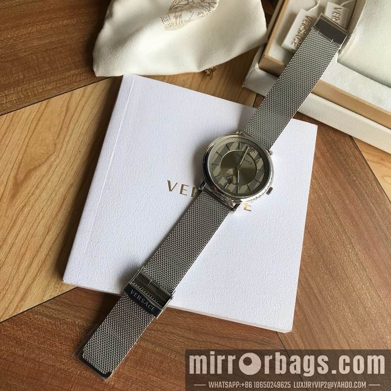 Versace men 42mm M04 Watch