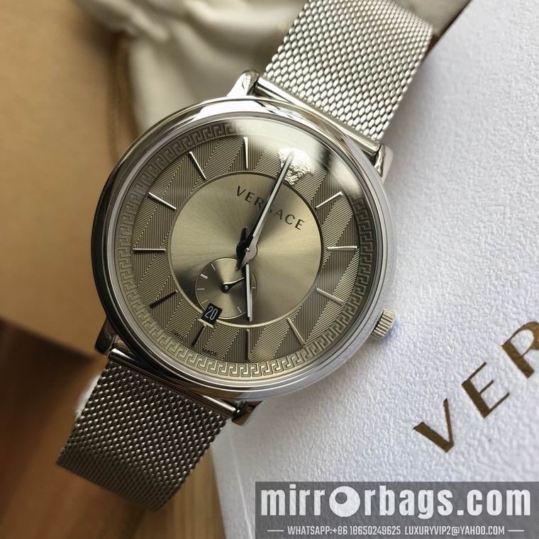 Versace men 42mm M04 Watch
