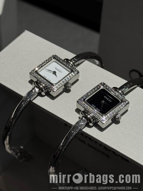 Gucci 20X20mm 101589 Watch