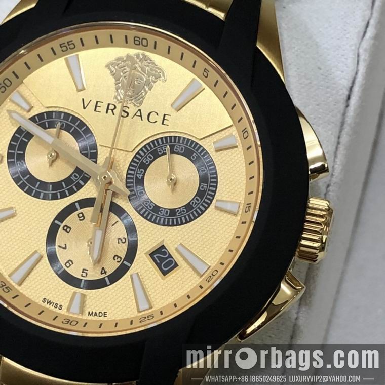 Versace men 42mm M06 Watch
