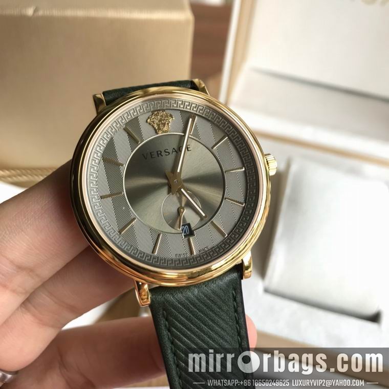 Versace men 42mm M04 Watch