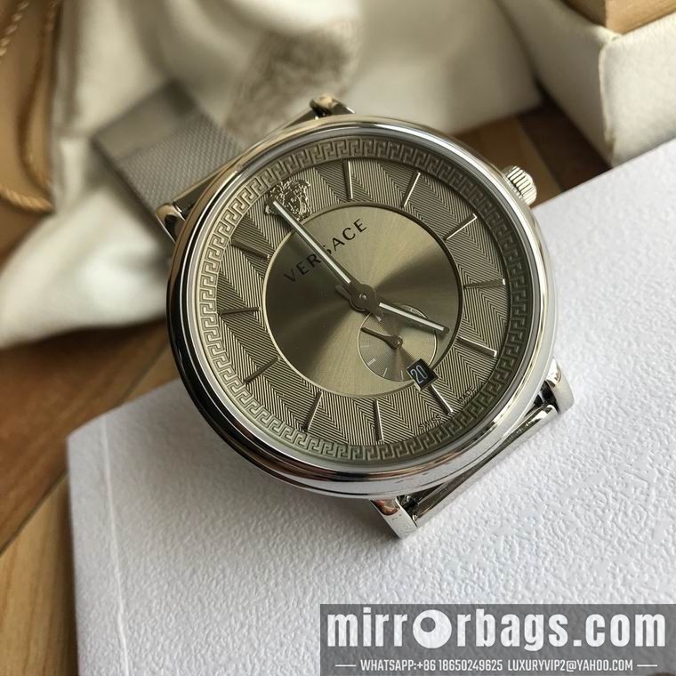 Versace men 42mm M04 Watch