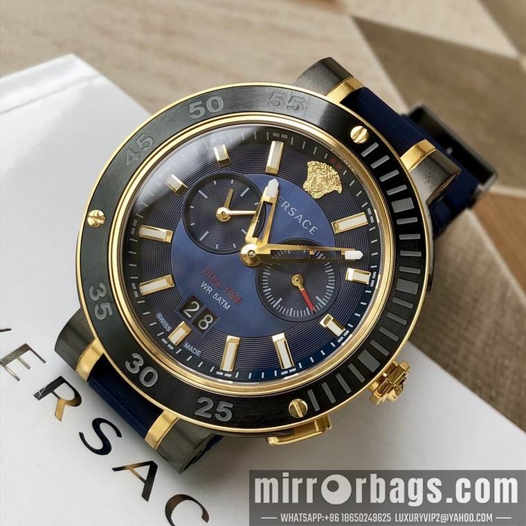 Versace men 44mm M05 Watch