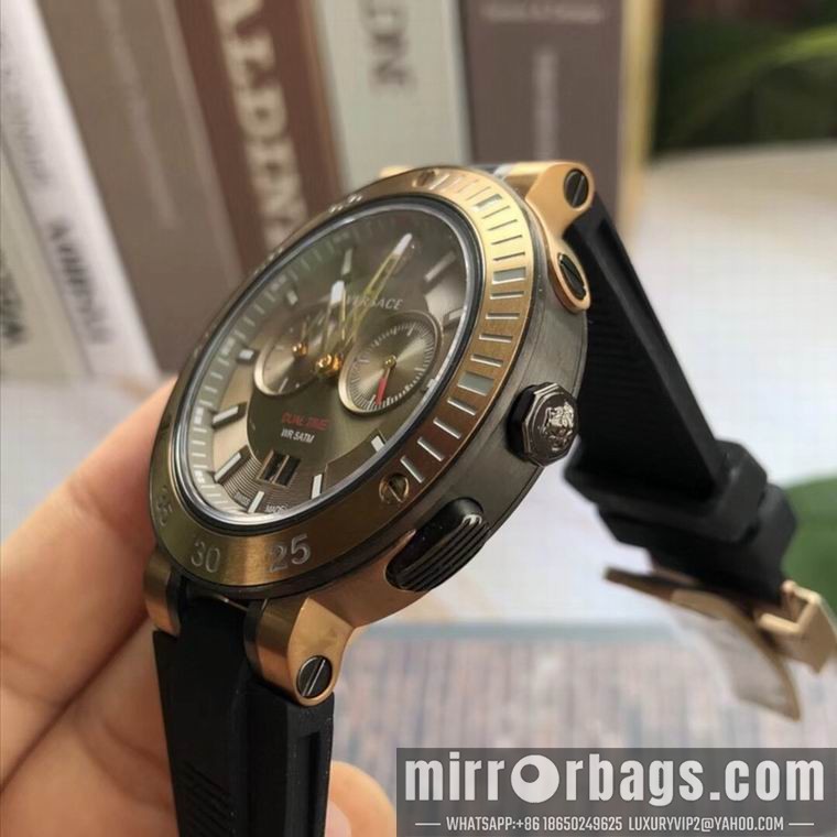 Versace men 44mm M05 Watch