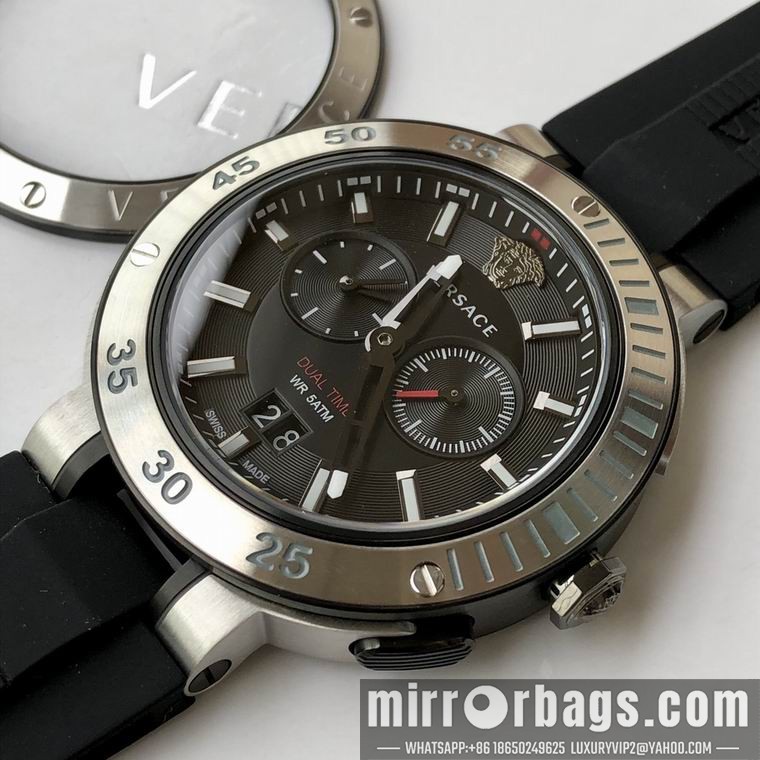 Versace men 44mm M05 Watch