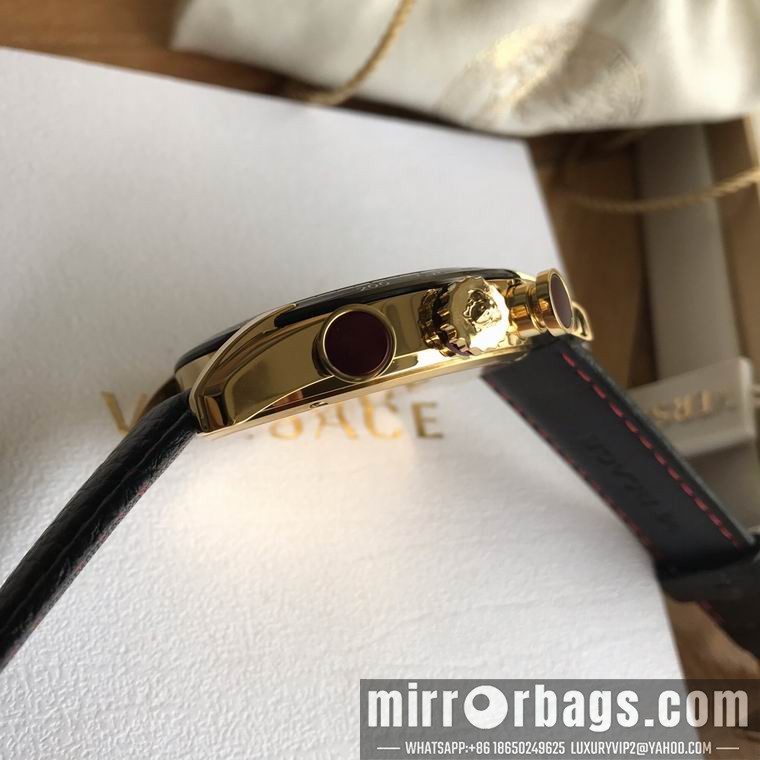Versace men 43mm M02 Watch