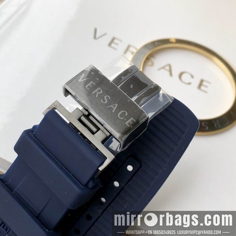 Versace men 44mm M05 Watch