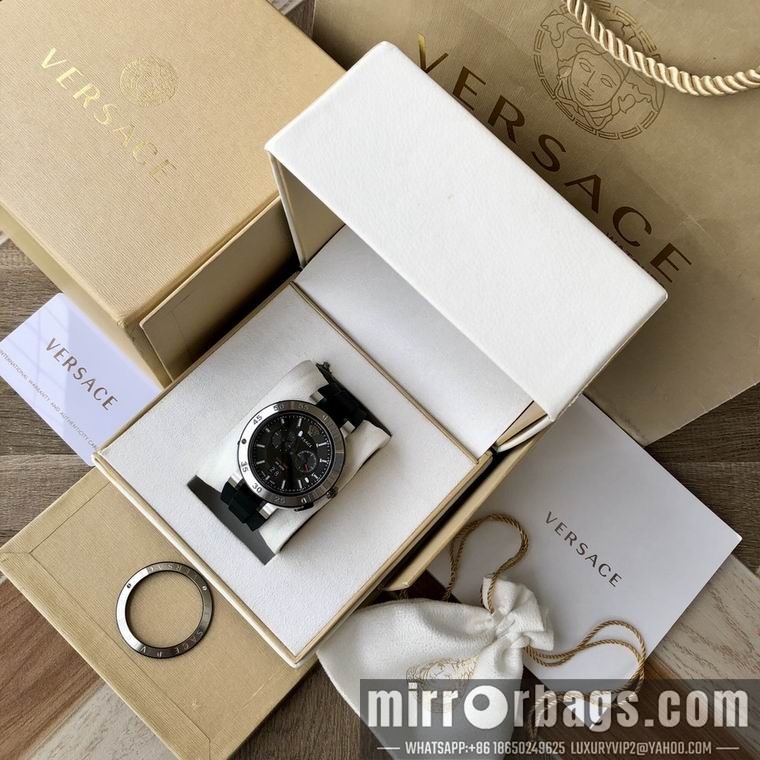 Versace men 44mm M05 Watch