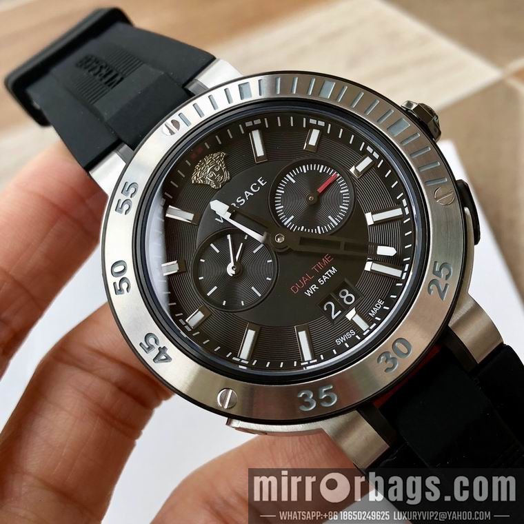 Versace men 44mm M05 Watch