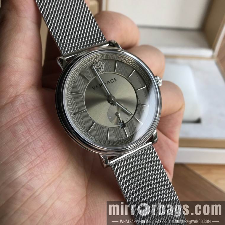 Versace men 42mm M04 Watch