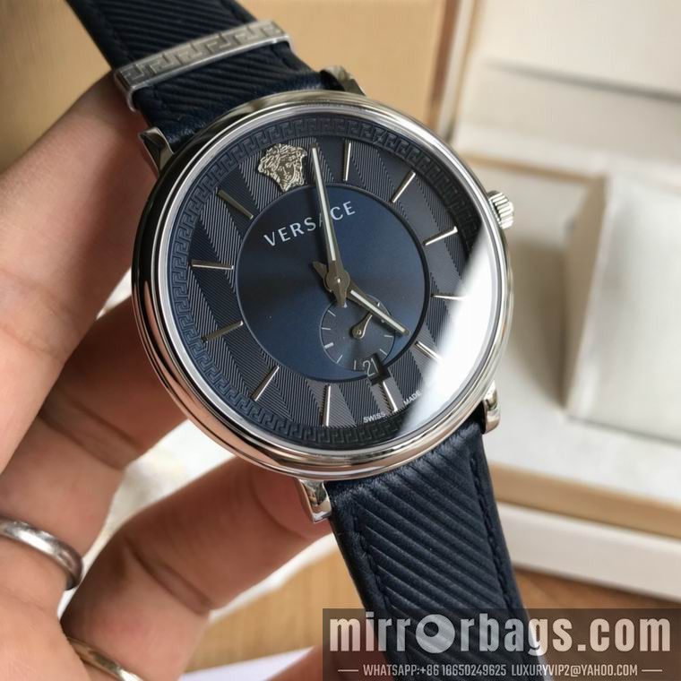 Versace men 42mm M04 Watch