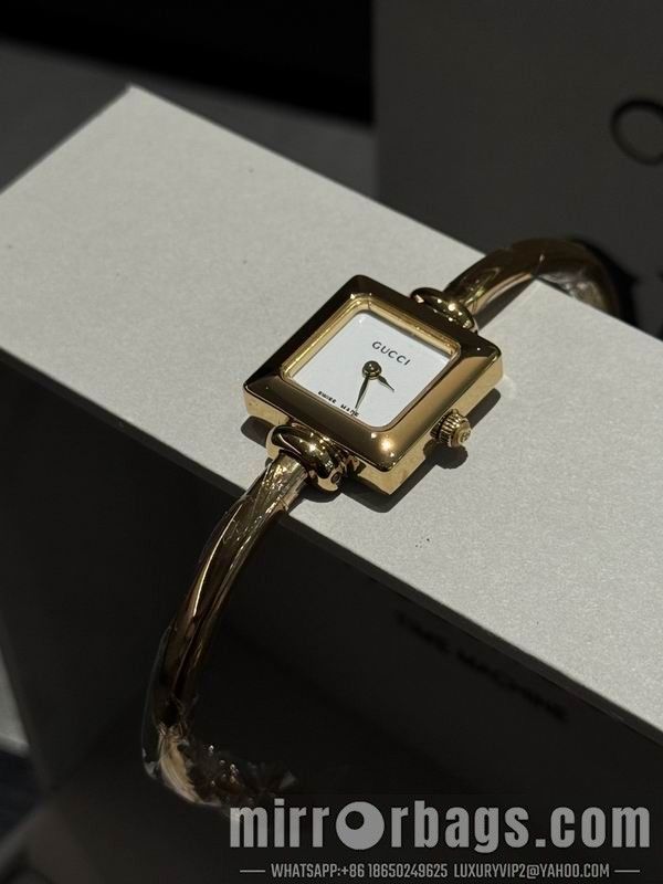 Gucci 20X20mm 101589 Watch