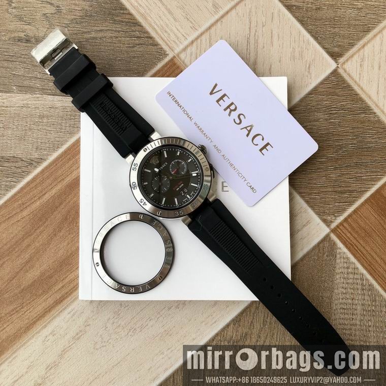 Versace men 44mm M05 Watch
