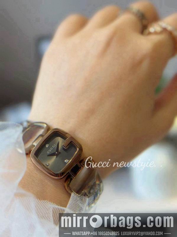 Gucci 24X22.4mm 101433 Watch