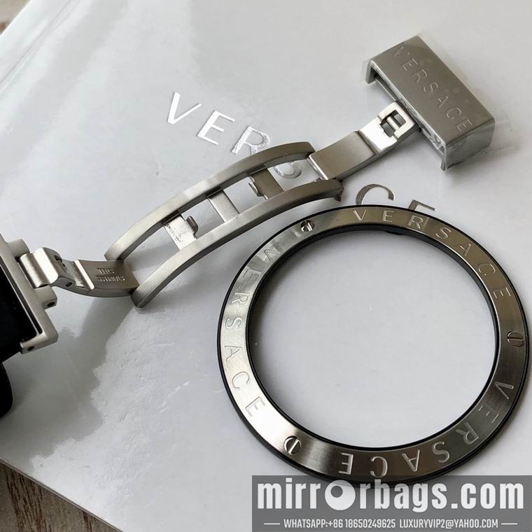 Versace men 44mm M05 Watch