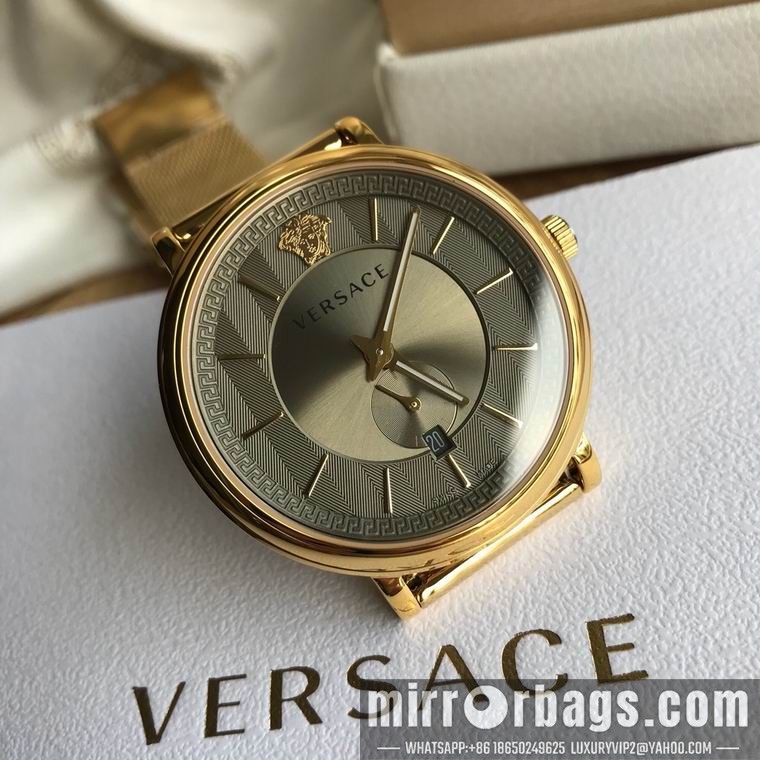 Versace men 42mm M04 Watch