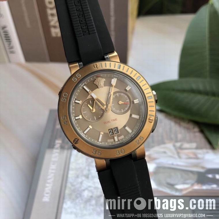 Versace men 44mm M05 Watch