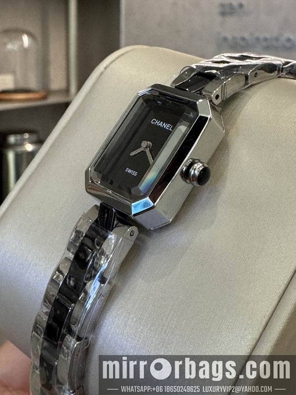 Chanel 21X26mm 101440 Watch
