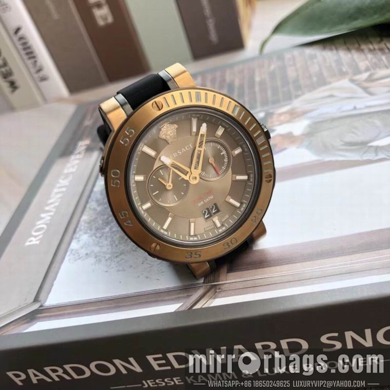 Versace men 44mm M05 Watch