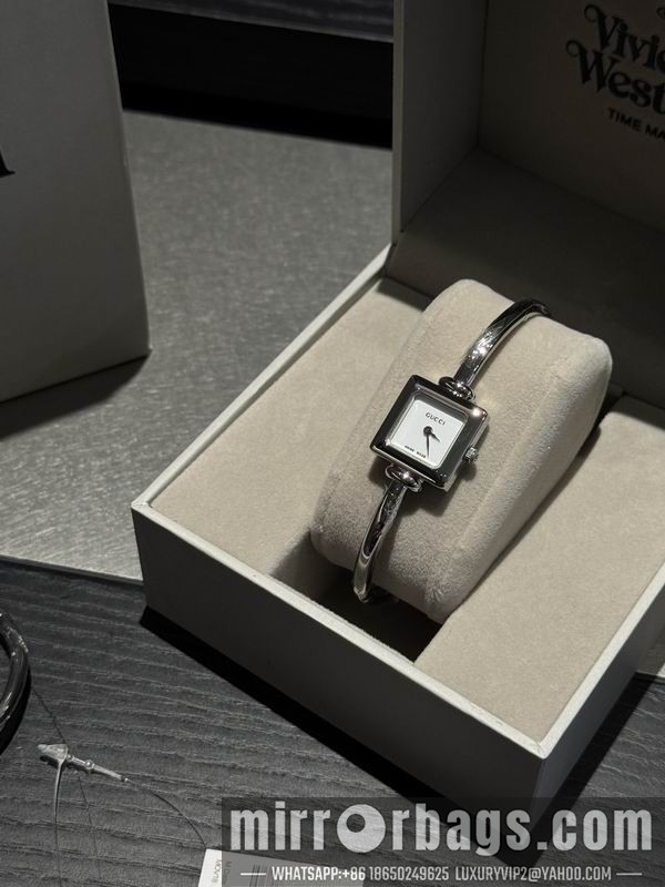 Gucci 20X20mm 101589 Watch