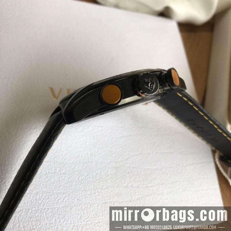 Versace men 43mm M02 Watch