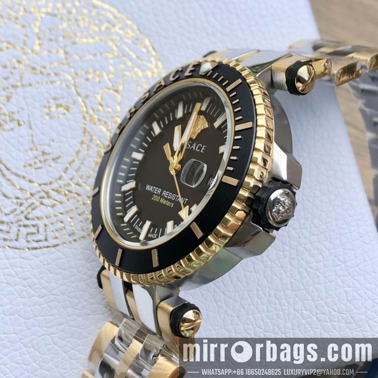 Versace men 46mm M03 Watch